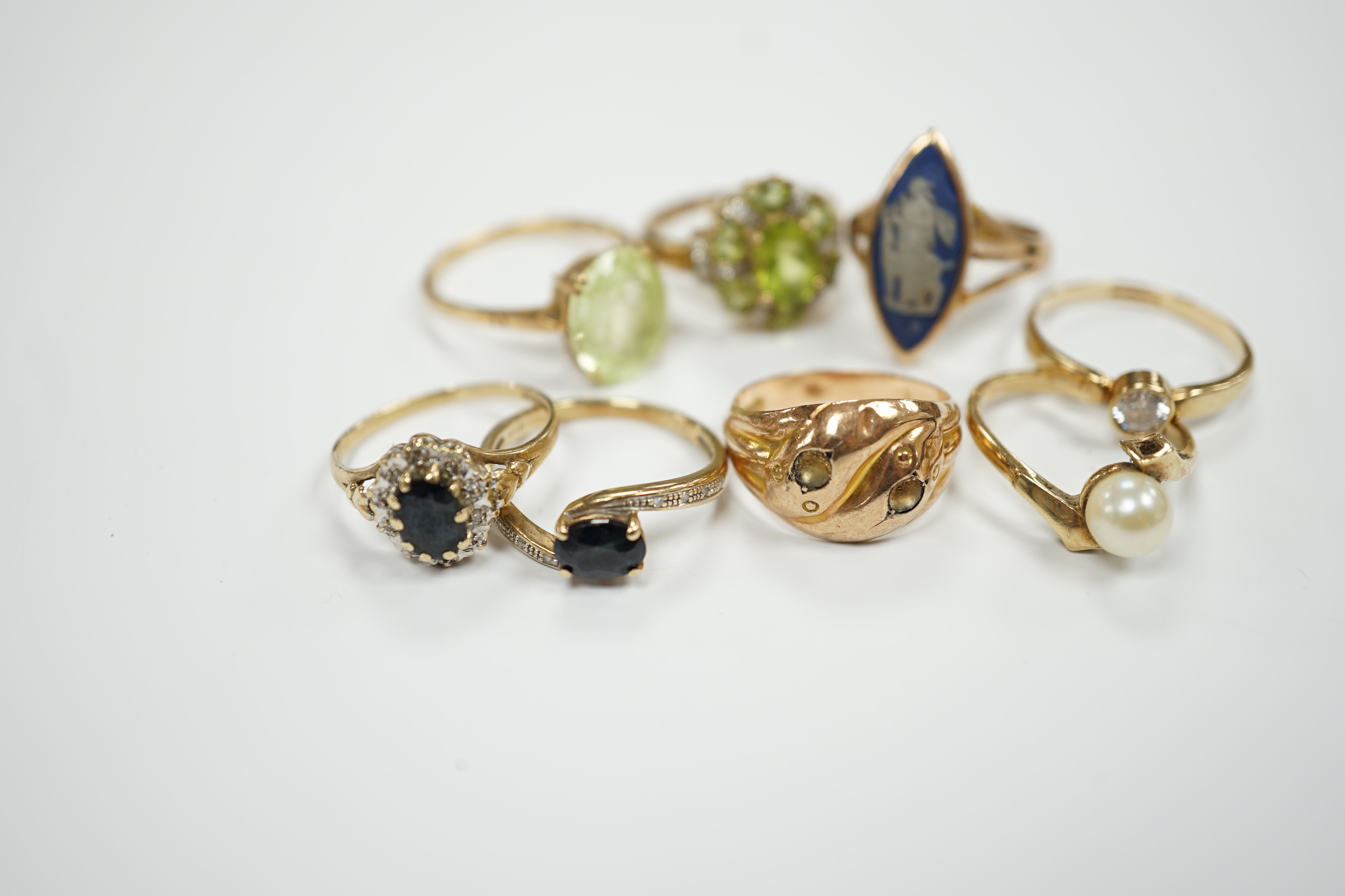 Eight assorted modern 9ct and gem set dress rings, including Wedgwood plaque set, gross weight 19.9 grams.